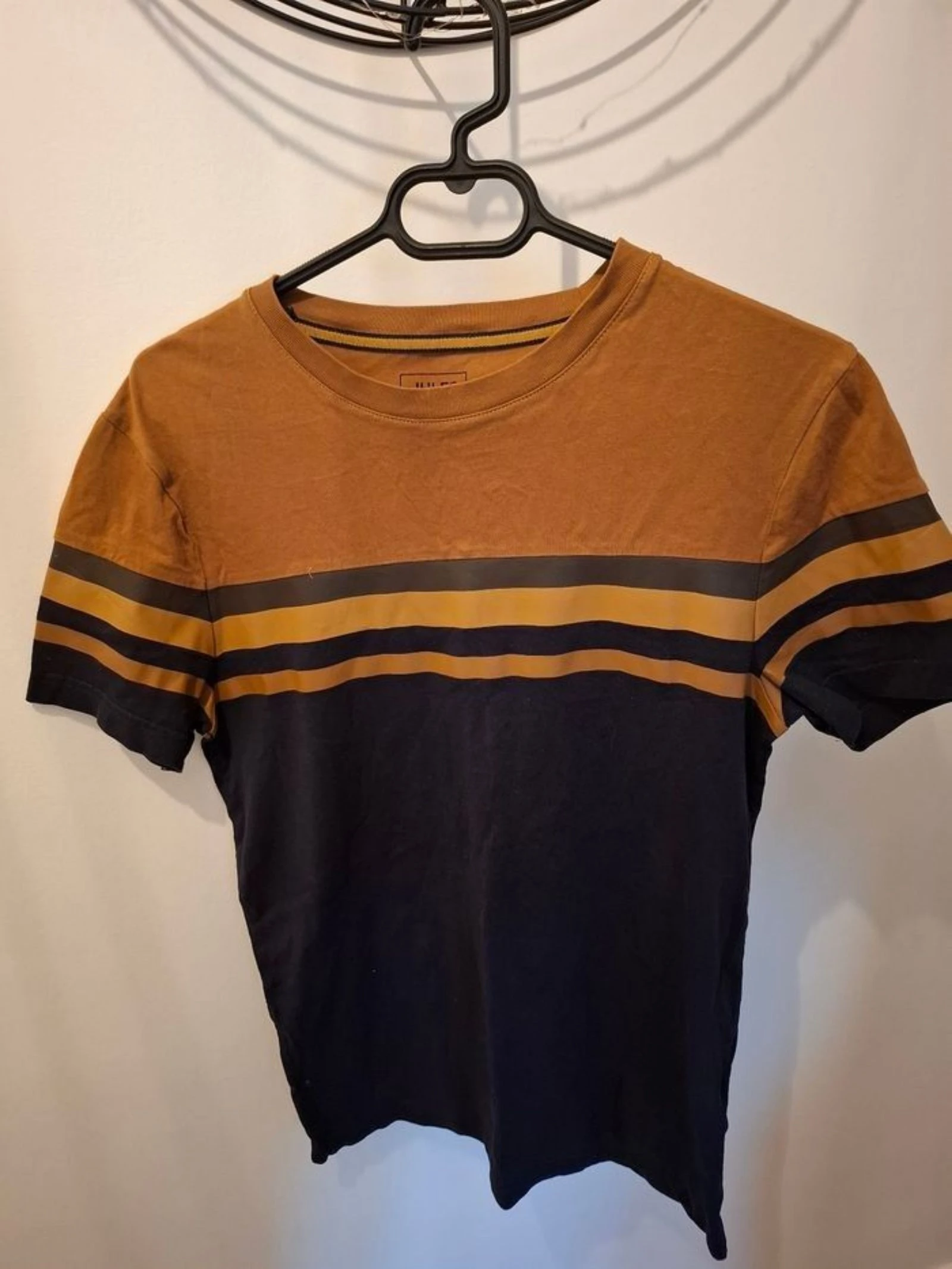 Tee shrit slim colis propre soigné